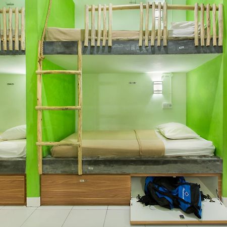 The Eco-Living Hostel Denpasar  Bagian luar foto
