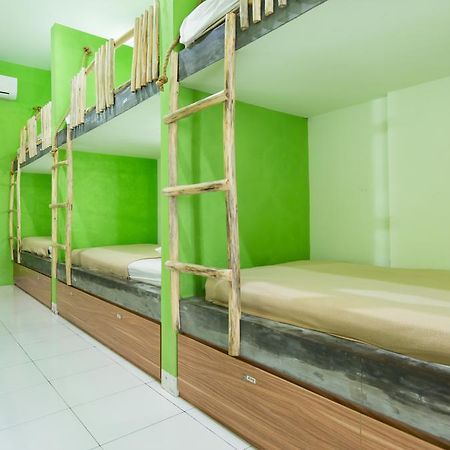 The Eco-Living Hostel Denpasar  Bagian luar foto