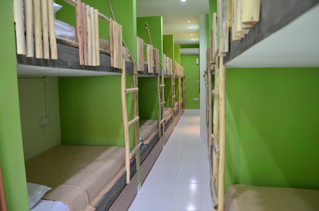 The Eco-Living Hostel Denpasar  Bagian luar foto