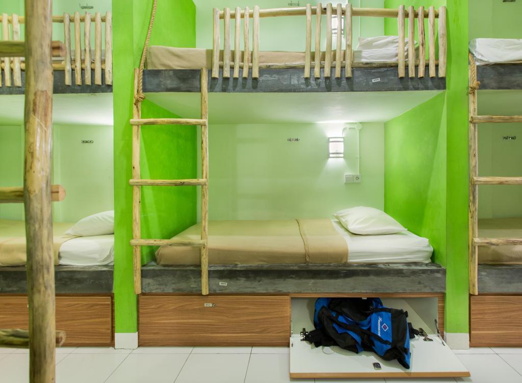 The Eco-Living Hostel Denpasar  Bagian luar foto