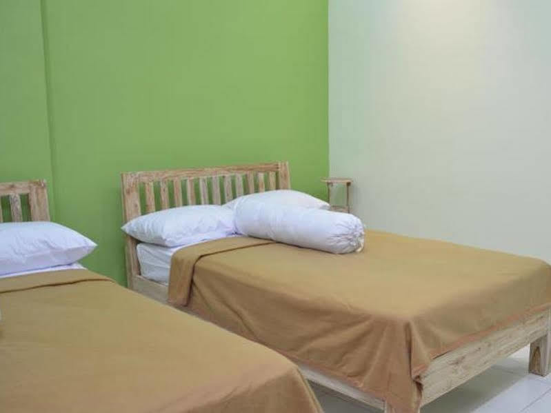 The Eco-Living Hostel Denpasar  Bagian luar foto